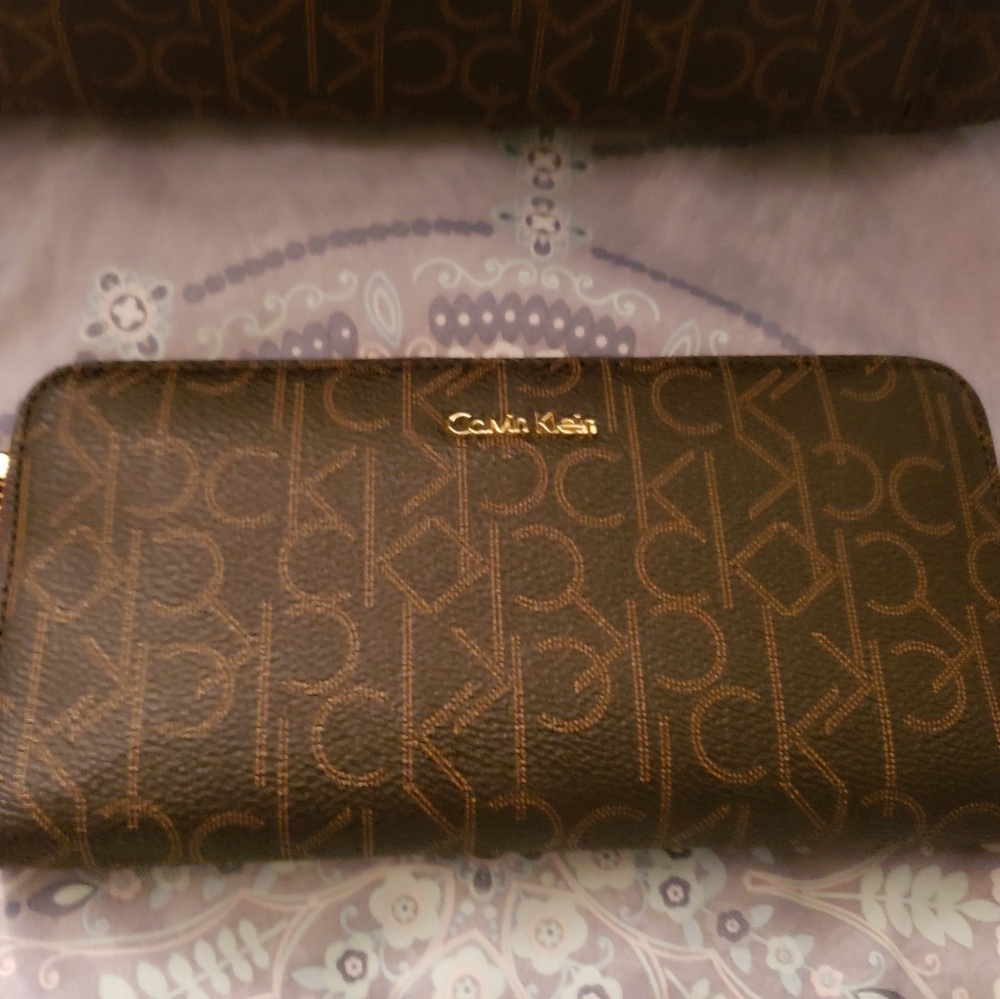 Calvin Klein Signature wallet